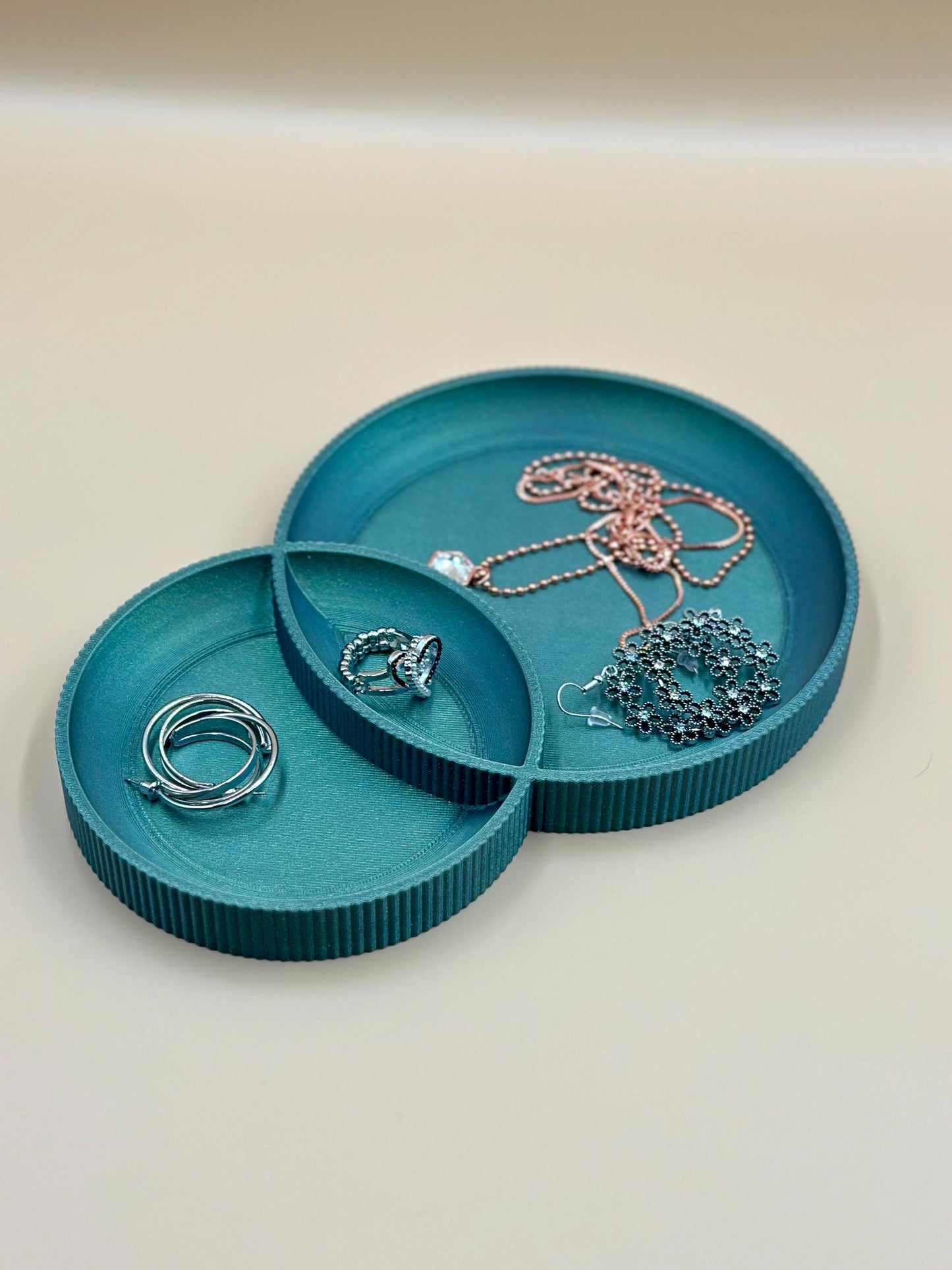 Catch All Organizer with Interlocking Circles, Three Compartments Desk Storage Tray, Decorative Catchall for Keys & Small Items
