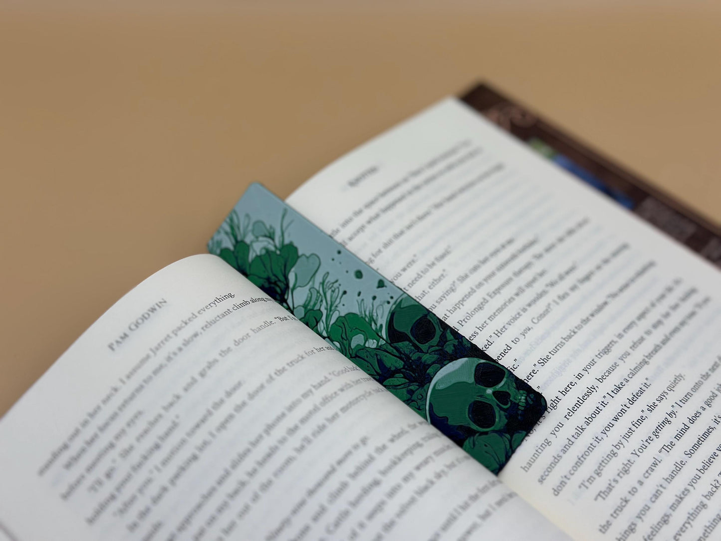 Green Skull Bookmarks: 3D Printed Gothic Novel Accessories
