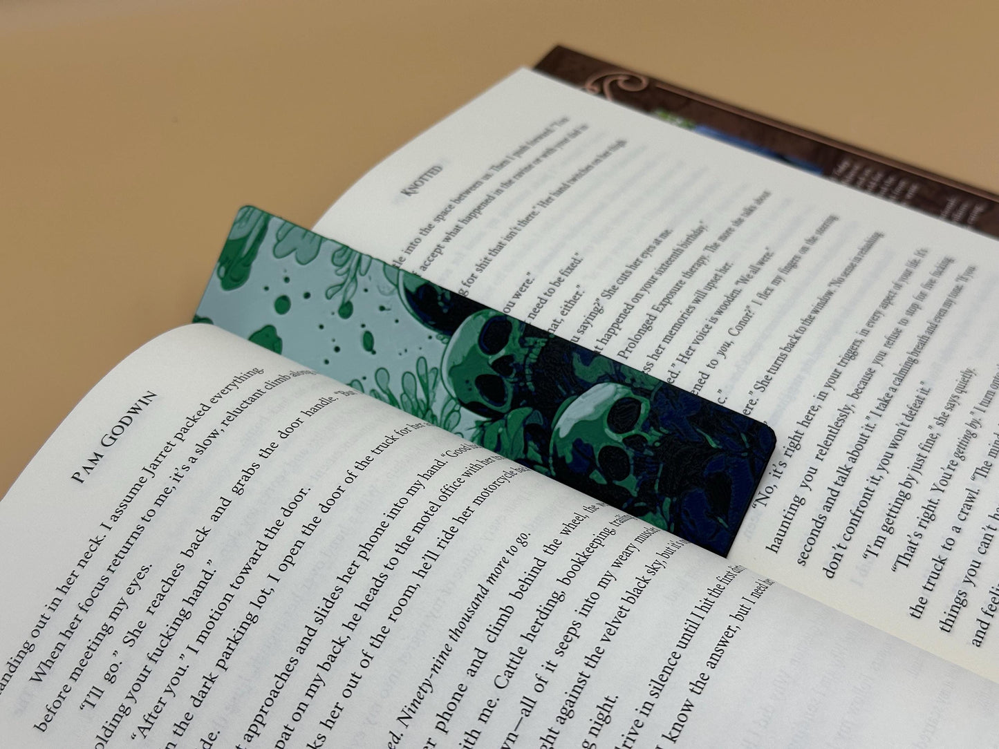 Green Skull Bookmarks: 3D Printed Gothic Novel Accessories