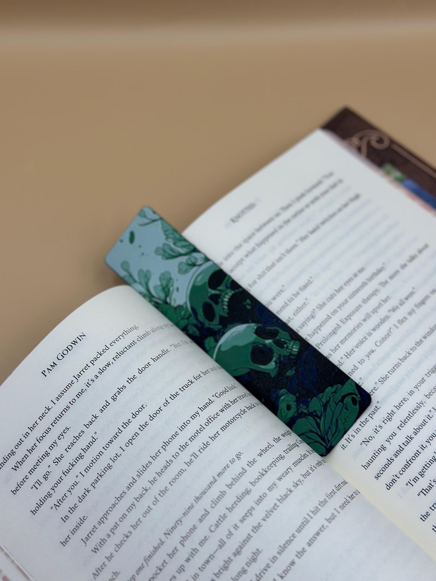 Green Skull Bookmarks: 3D Printed Gothic Novel Accessories