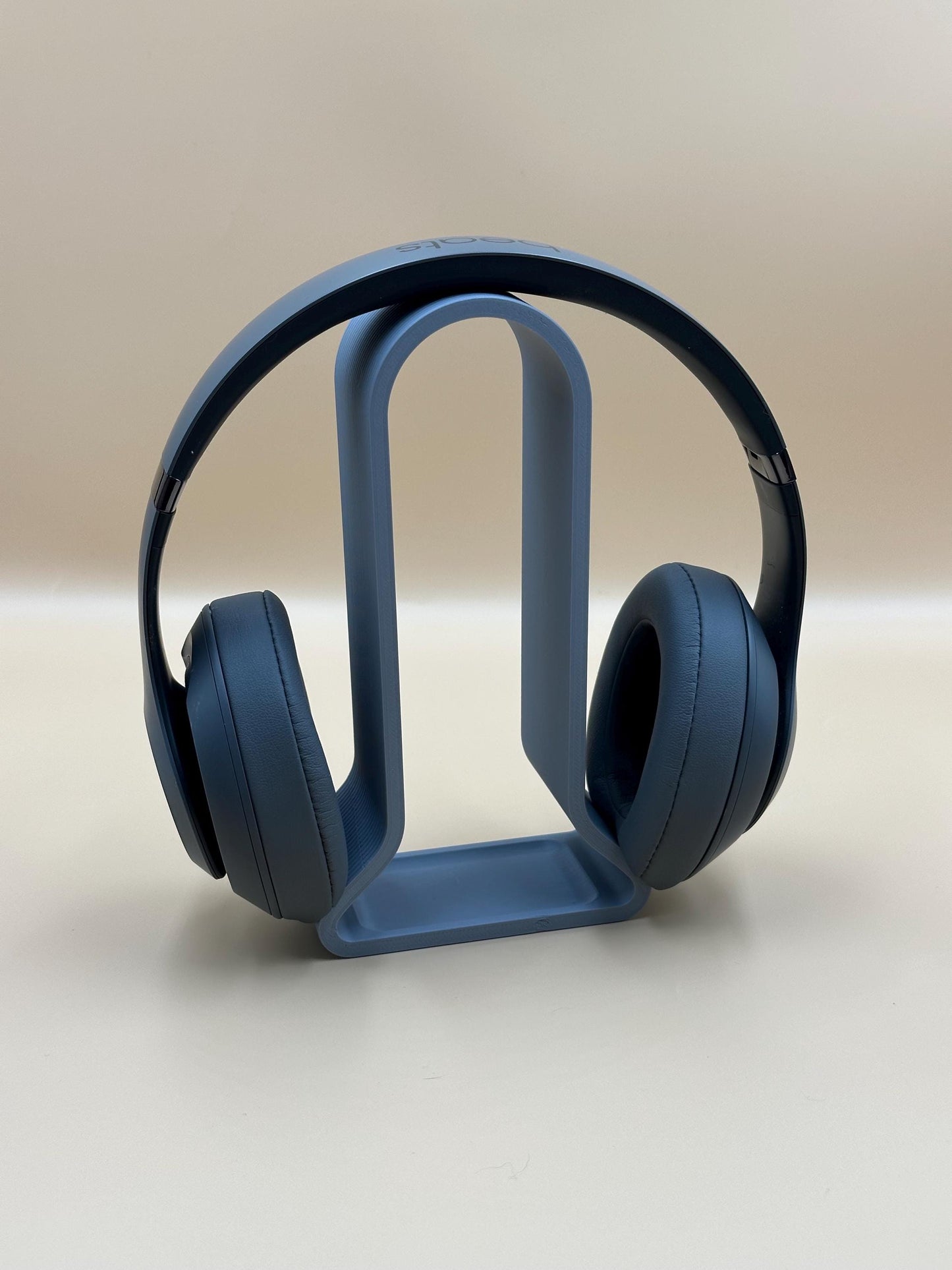 Modern Headphone Stand: Minimalist Desk Organizer, Durable Design
