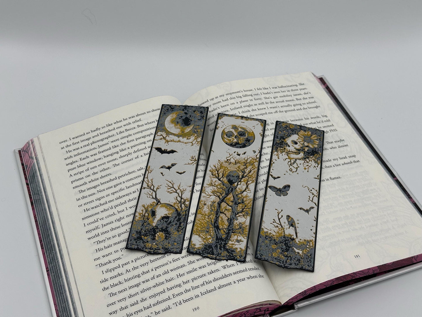 3D Printed Gothic Skull Bookmarks: Spooky Moon Design, Set of 3