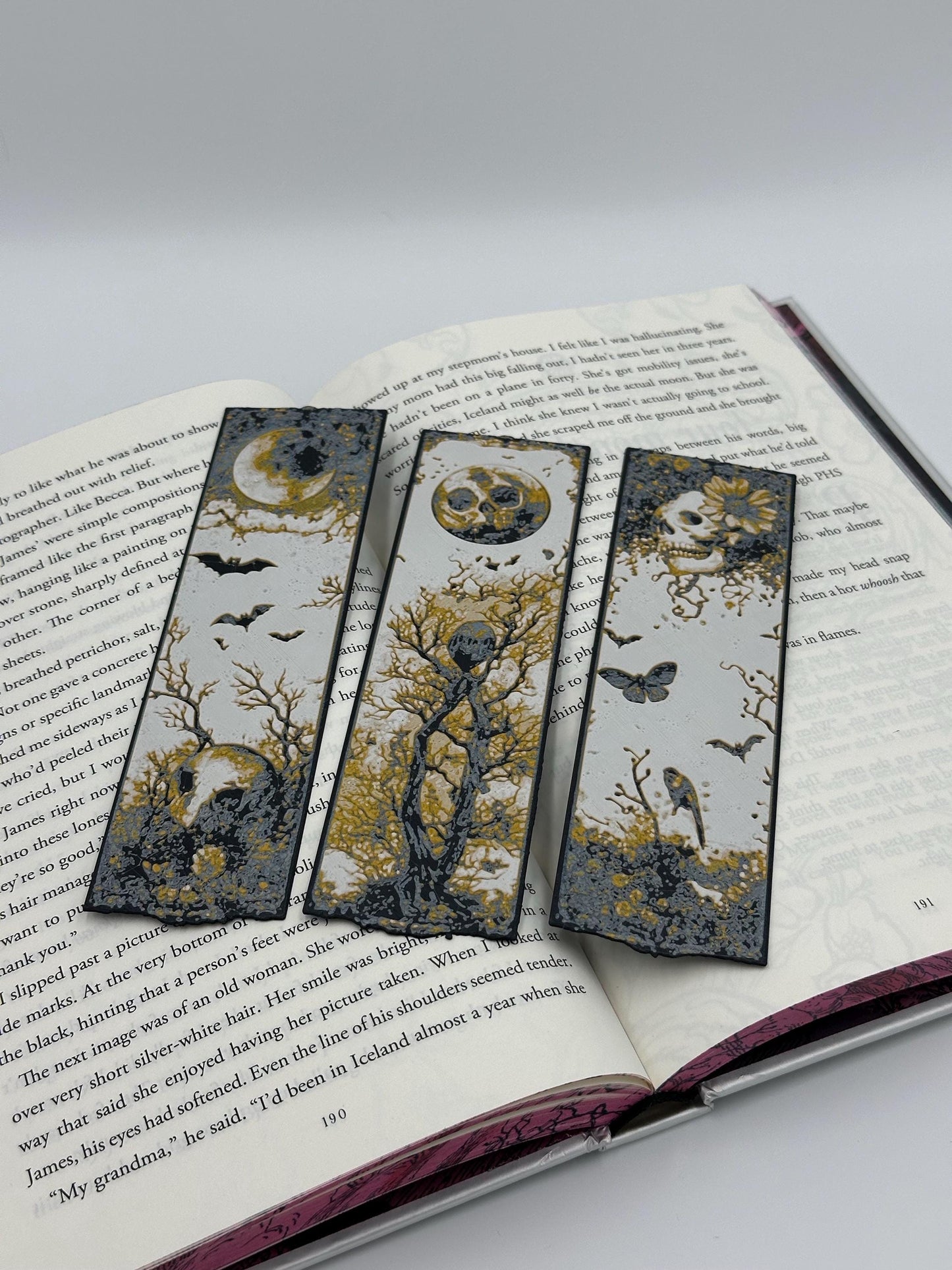 3D Printed Gothic Skull Bookmarks: Spooky Moon Design, Set of 3