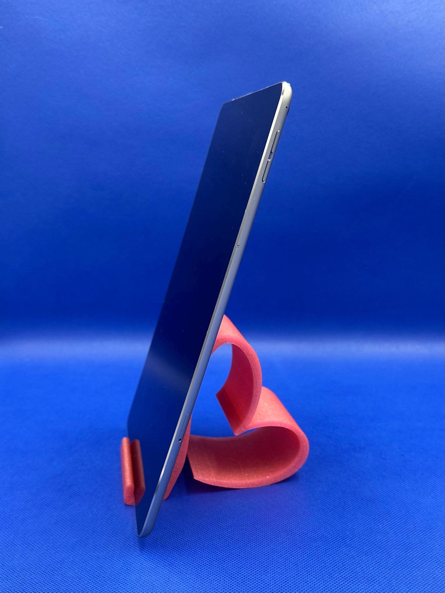 Heart Design Phone Holder for Gifting and Hands-Free Convenience