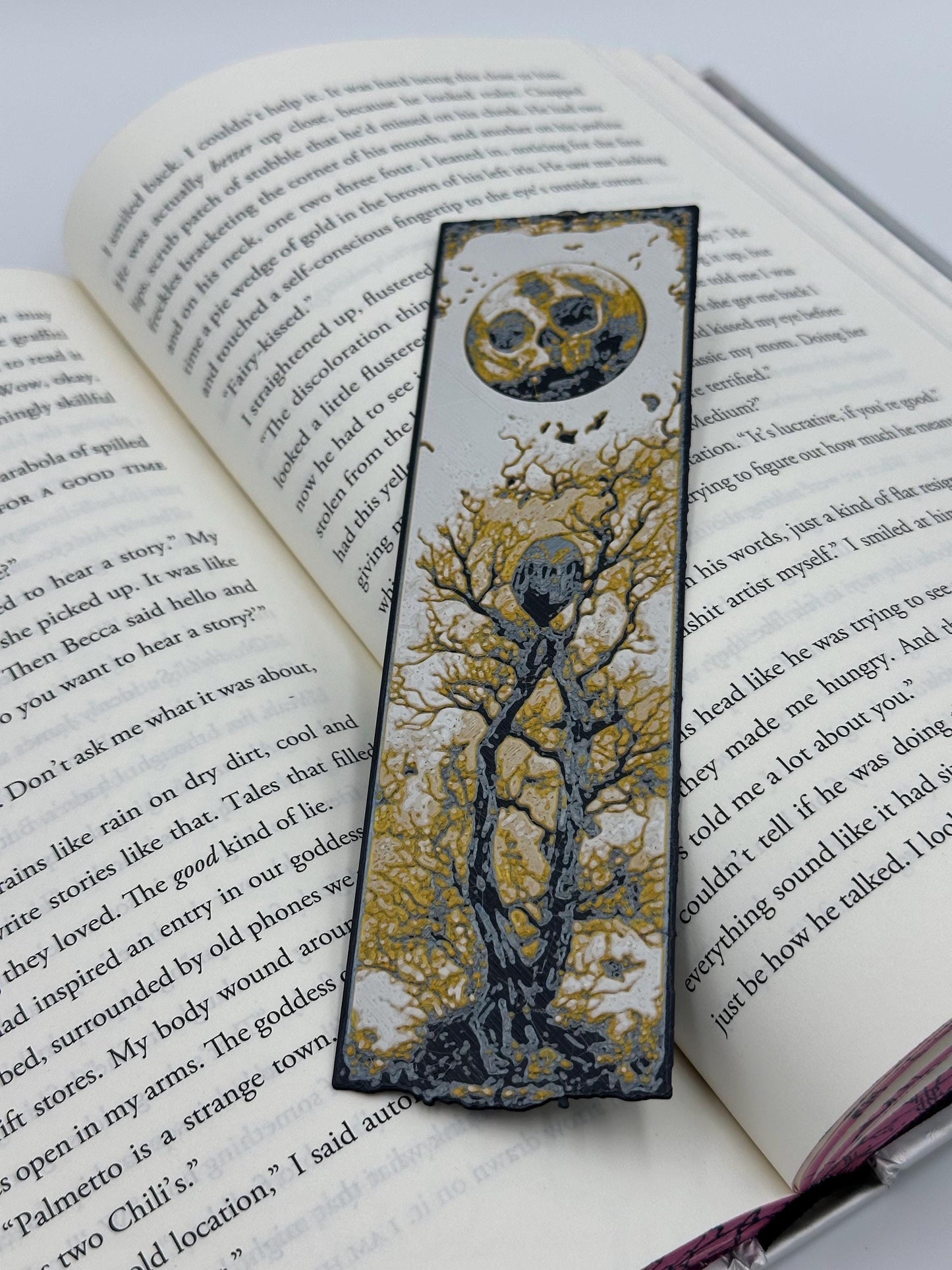 3D Printed Gothic Skull Bookmarks: Spooky Moon Design, Set of 3