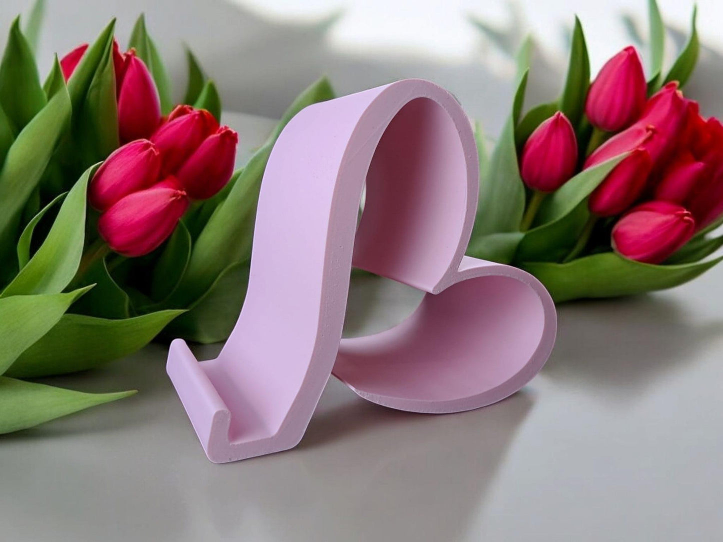 Heart Design Phone Holder for Gifting and Hands-Free Convenience