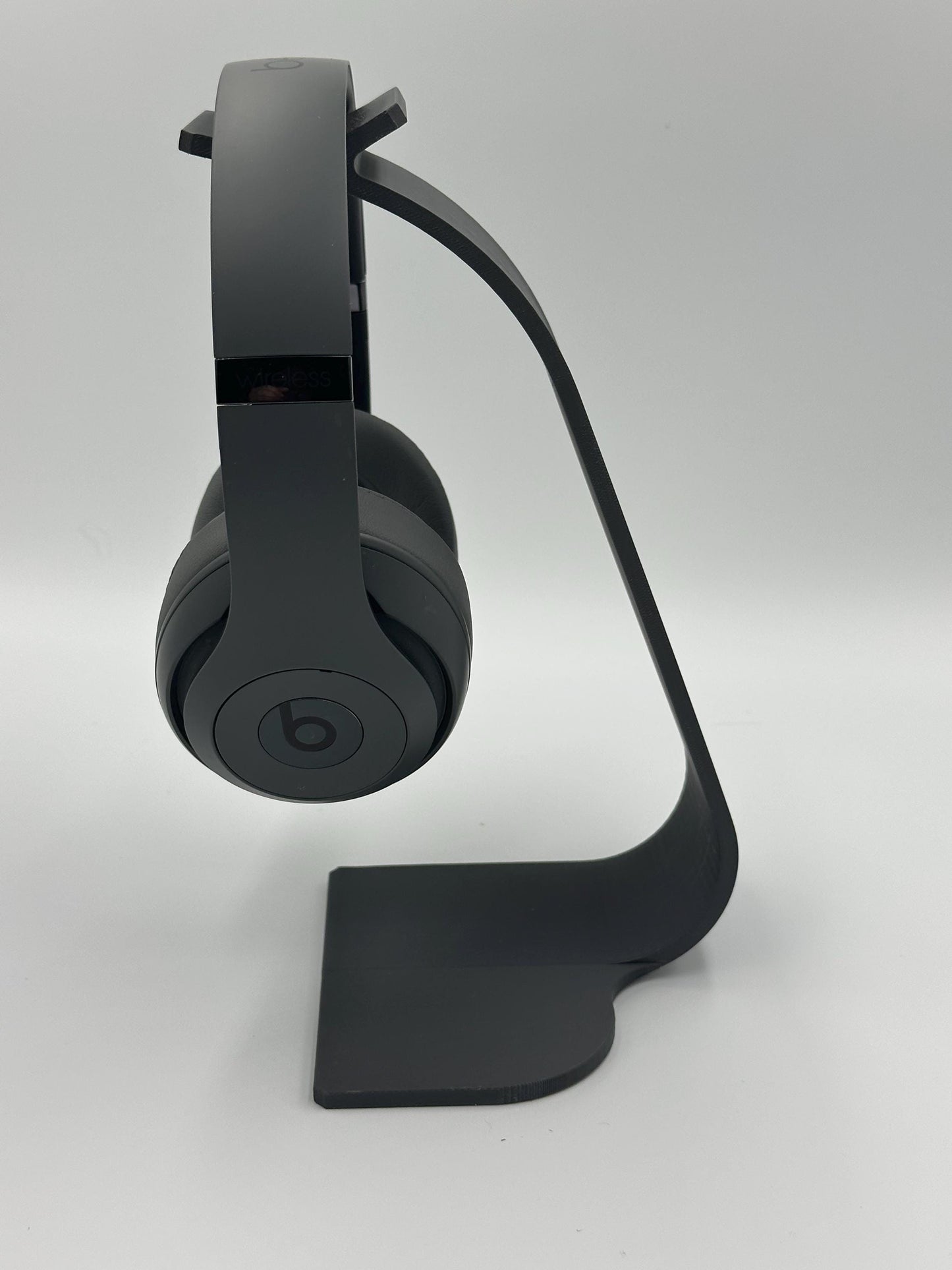 Modern Headphone Stand: Space-Saving Desk Organizer for Gaming & Music