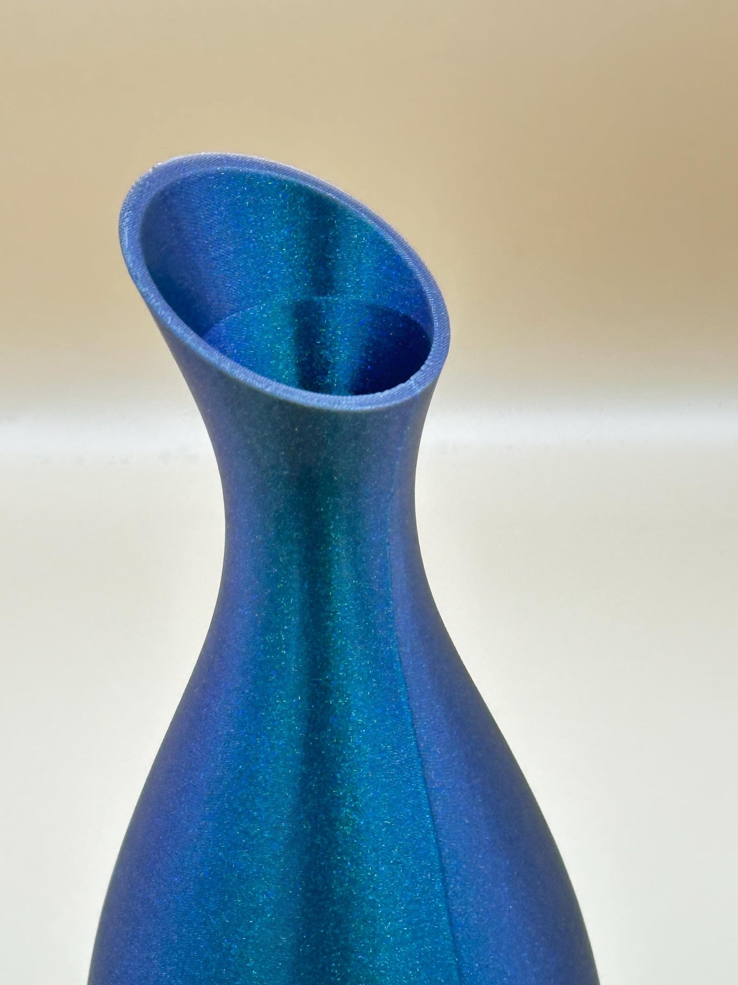 Sleek Minimalist Vase - Chic 3D Printed Home Accent