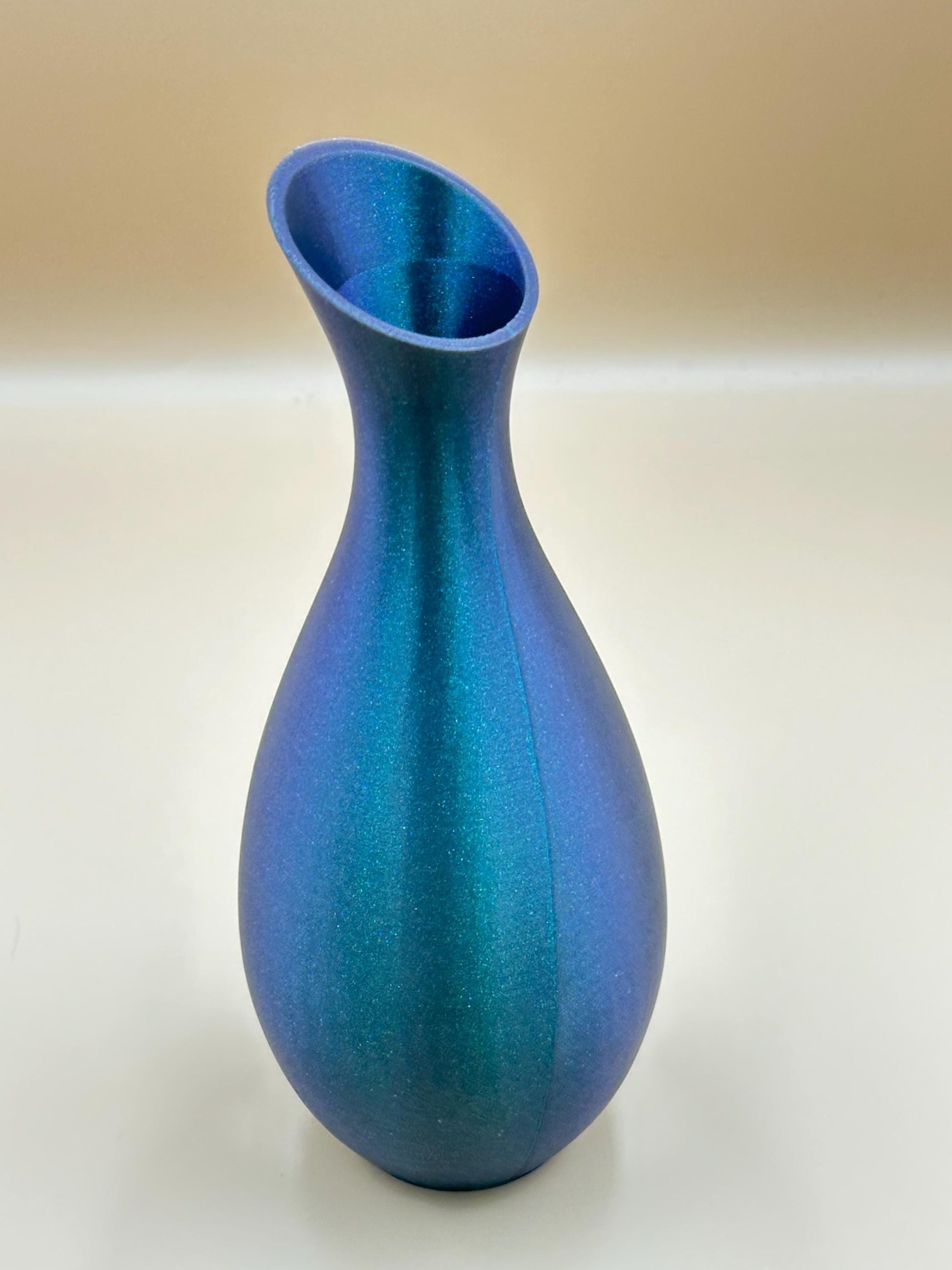 Sleek Minimalist Vase - Chic 3D Printed Home Accent