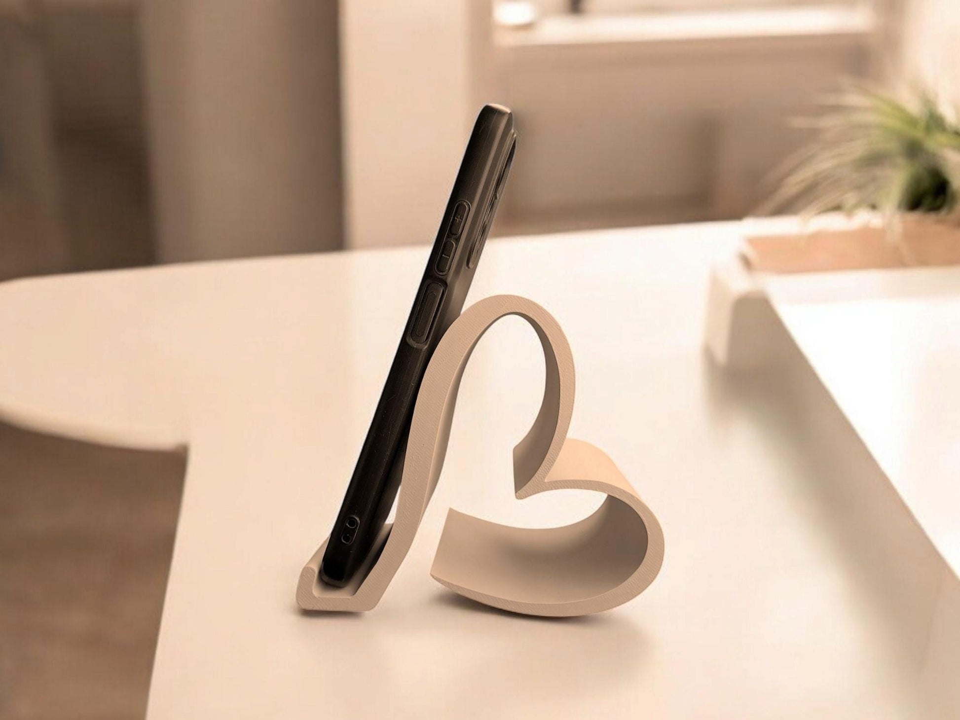 Adorable Heart Design Phone Holder for Gifting and Hands-Free Convenience