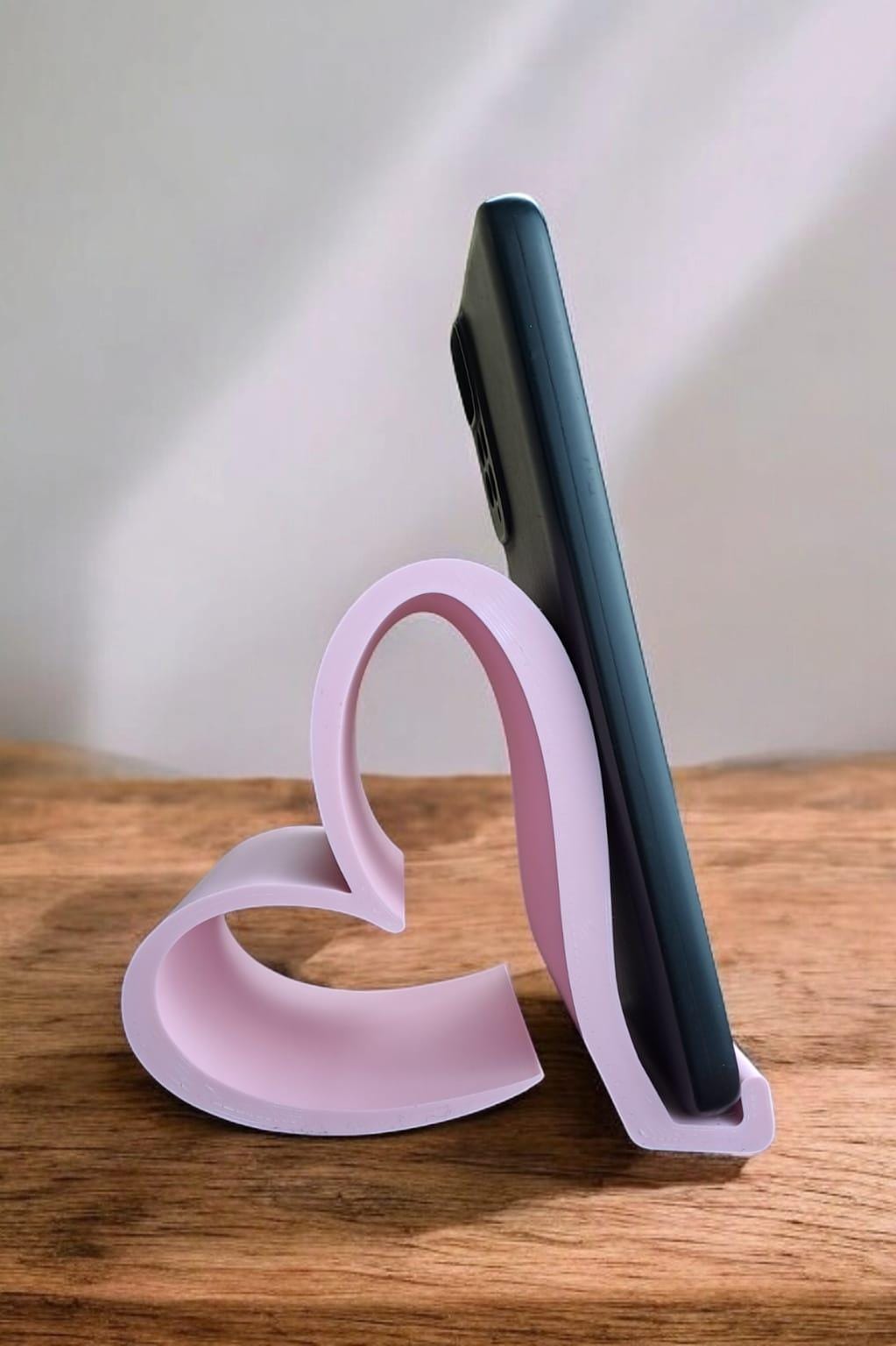 Adorable Heart Design Phone Holder for Gifting and Hands-Free Convenience