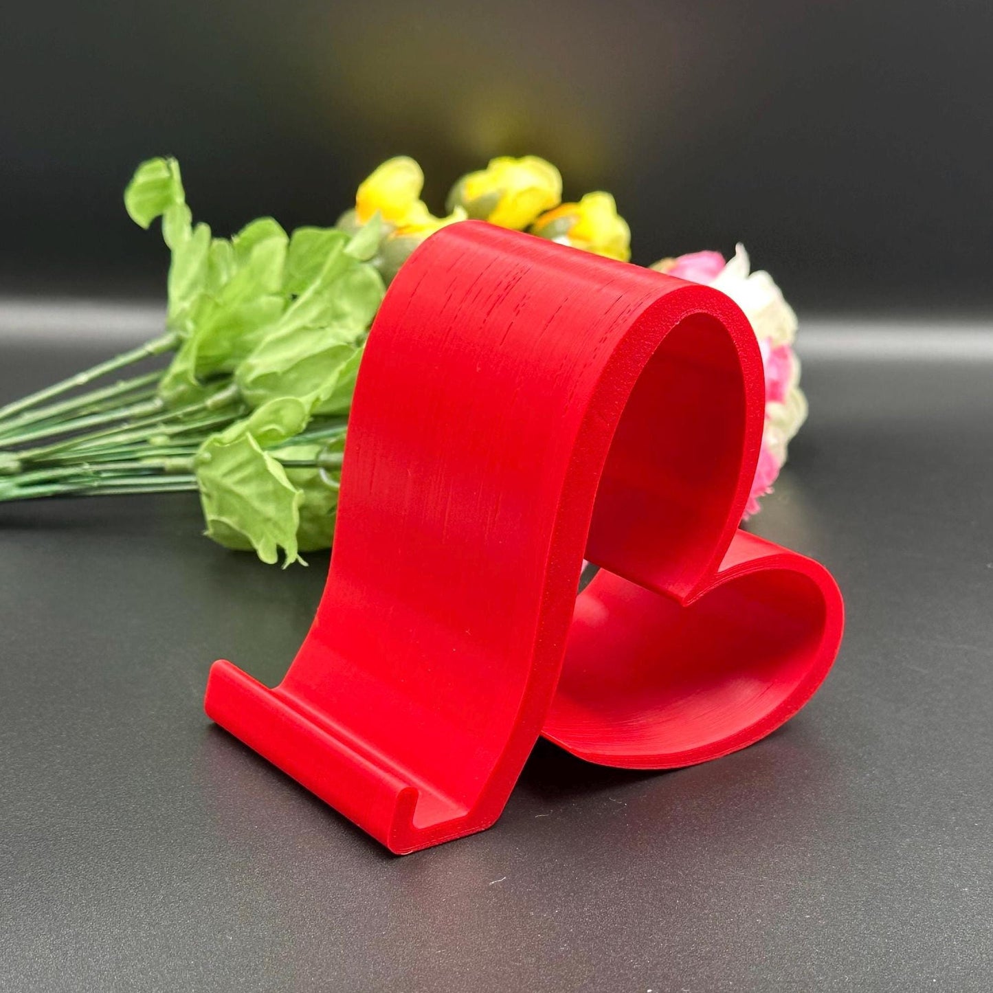 Adorable Heart Design Phone Holder for Gifting and Hands-Free Convenience